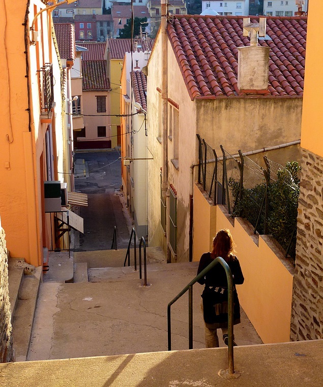 05-walking holidays south france mediterranean sea