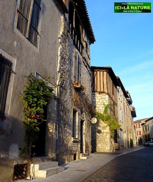 57-hiking holidays camino santiago france lauzerte