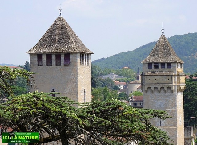 60-valentre bridge cahors hiking trail le puy route