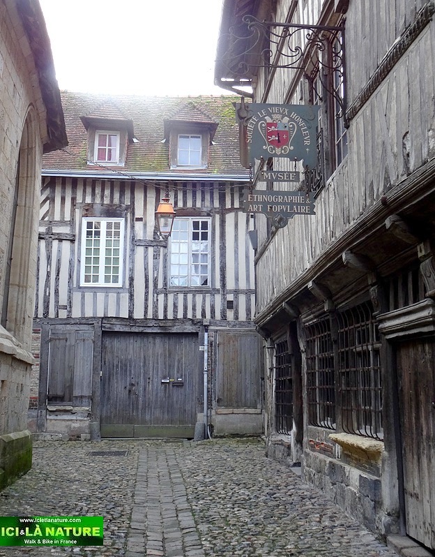 29-honfleur cobblestone street