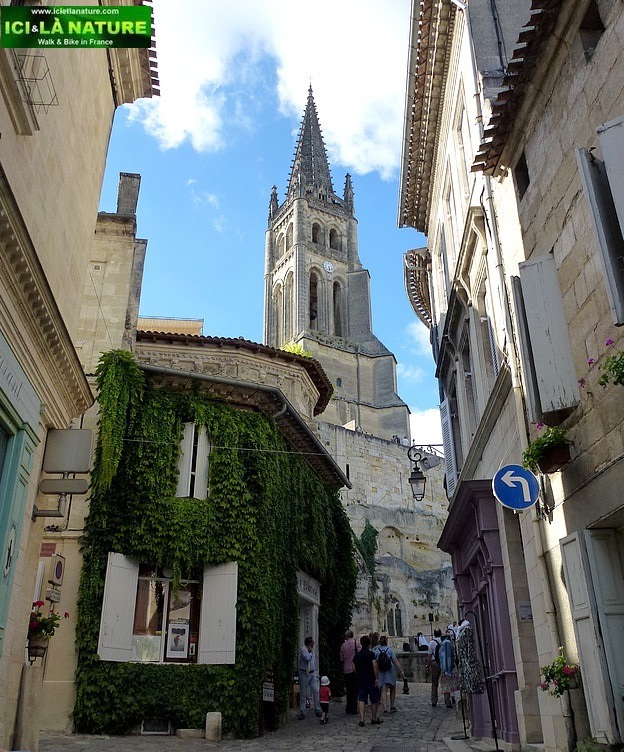 40-old street saint emilion southern france bike
