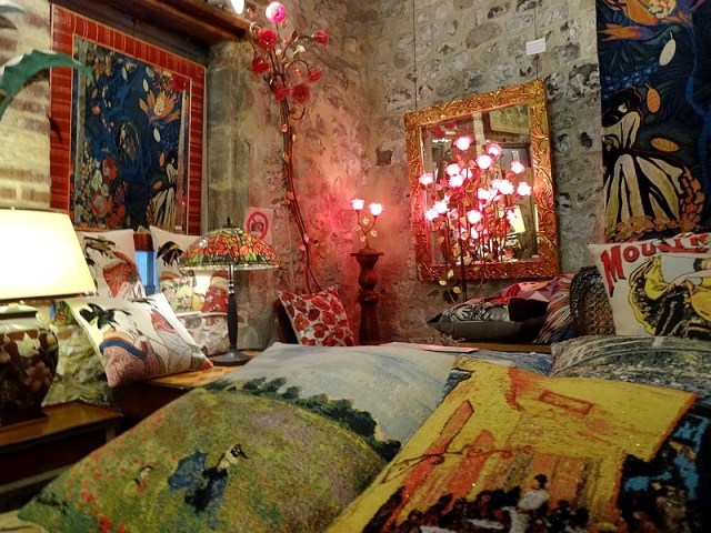 89-art craft shop honfleur normandy