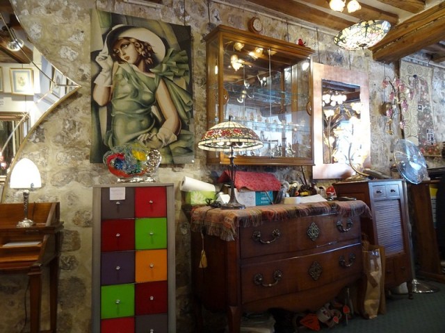 90-art shop normandy coast honfleur