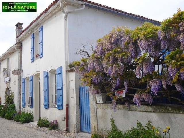 03-hiking holidays france charente