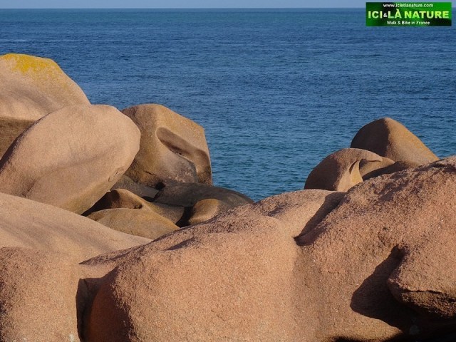 http://icietlanature.com/tour/11-brittany-guided-walking-group-along-the-pink-granite-coast