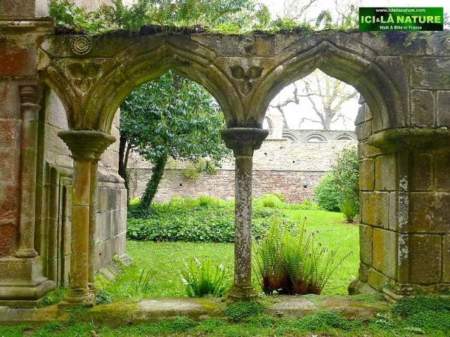 34-cloister abbey france