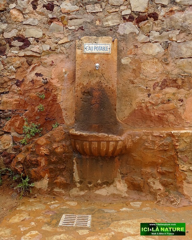 15-fountain provence roussillon