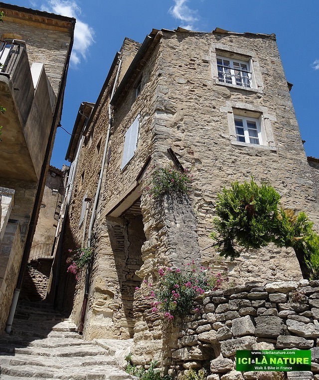 15-old street provence gordes