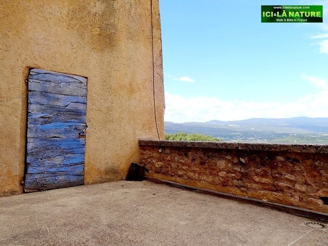 31-blue door roussillon