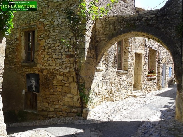 31-vieille rue pavée provence