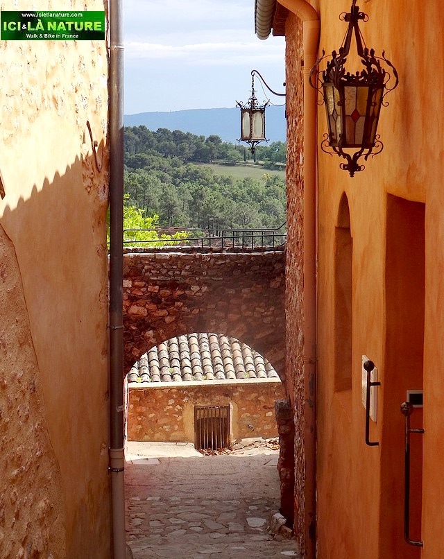 40-litte street provence roussillon