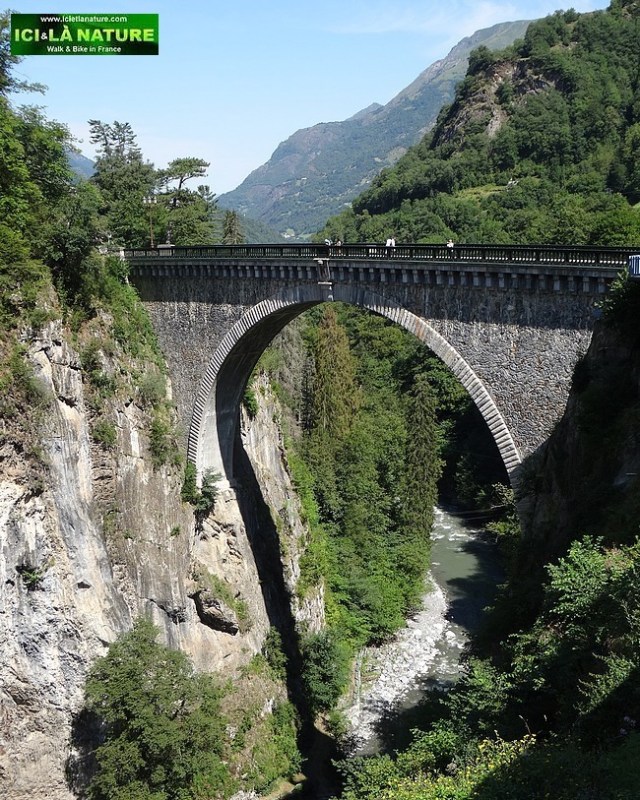 12-luz saint sauveur pont napoleon