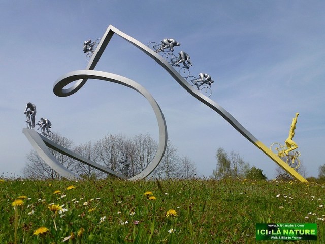 14-tour de france monument pyrenees