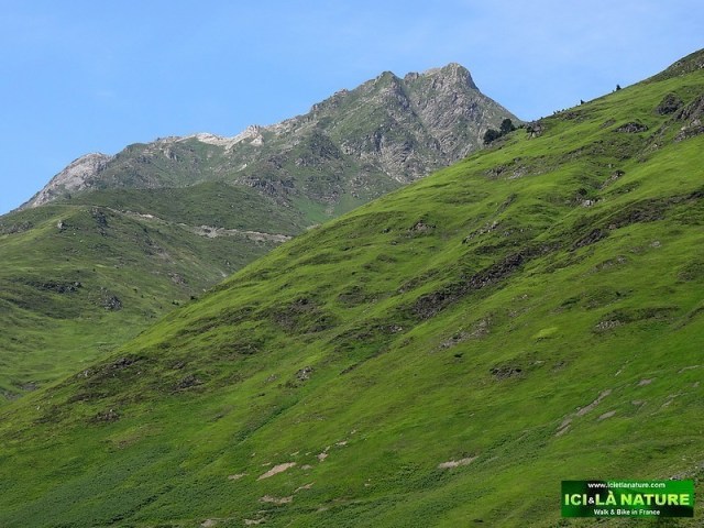 15-landscape pyrenees mountains tour de france