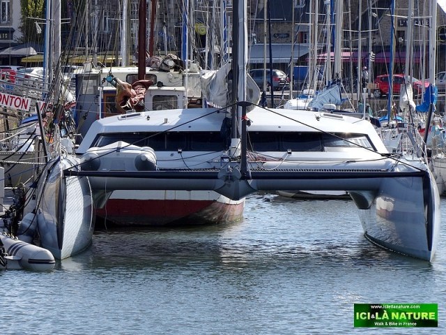 33-racing boat brittany coast france