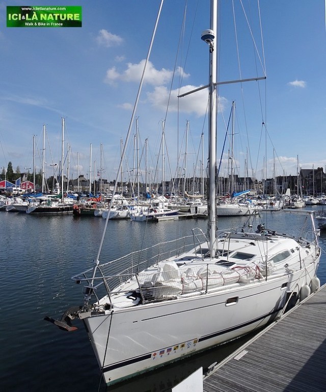 41-white boat brittany walk