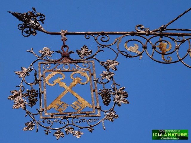 holidays, tours and trails in France