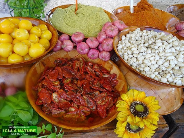 02-market provence holidays