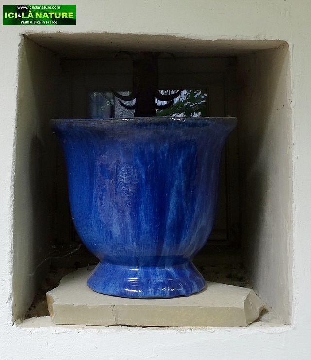 51-provence hilltop village brantes