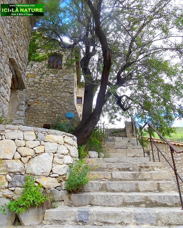 52-provence perched village brantes