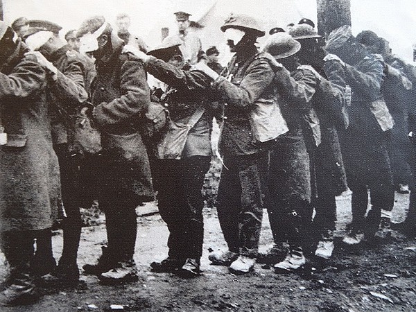 british soldiers gaz attack