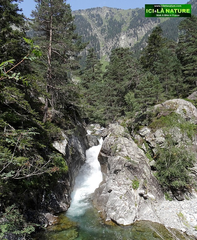 14-walking outdoors france pyrenees