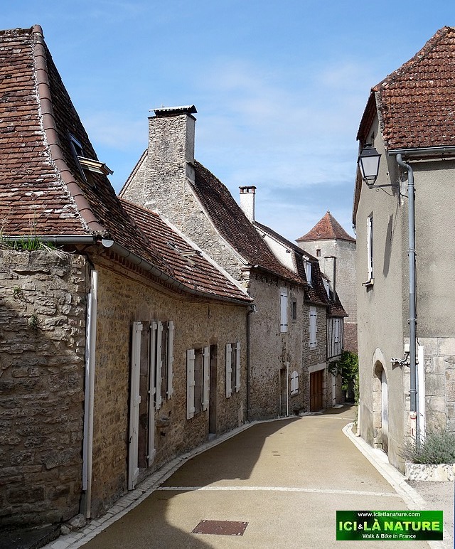 16-perigord old great village street france