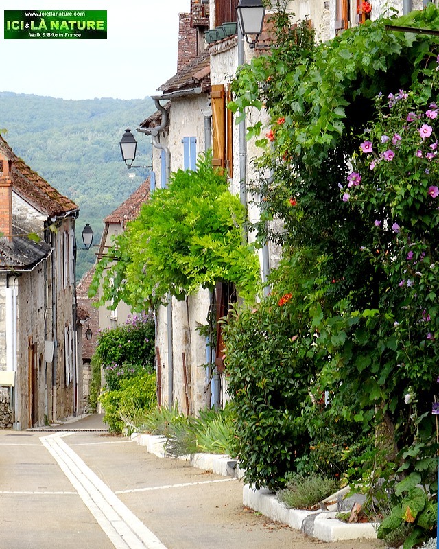 21-dordogne village street