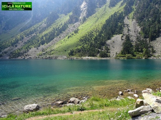 26-gaube lake hight mountain france