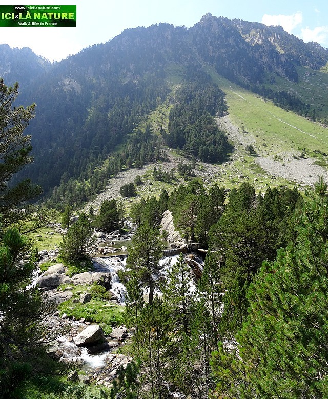 33-hiking pyrenees mountains france