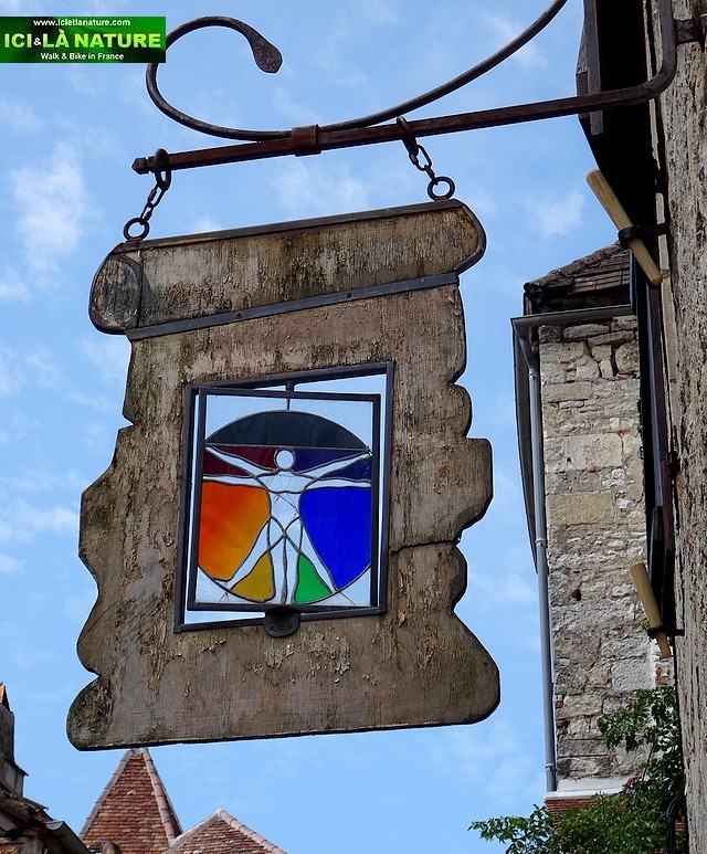 44-walking tours in dordogne france