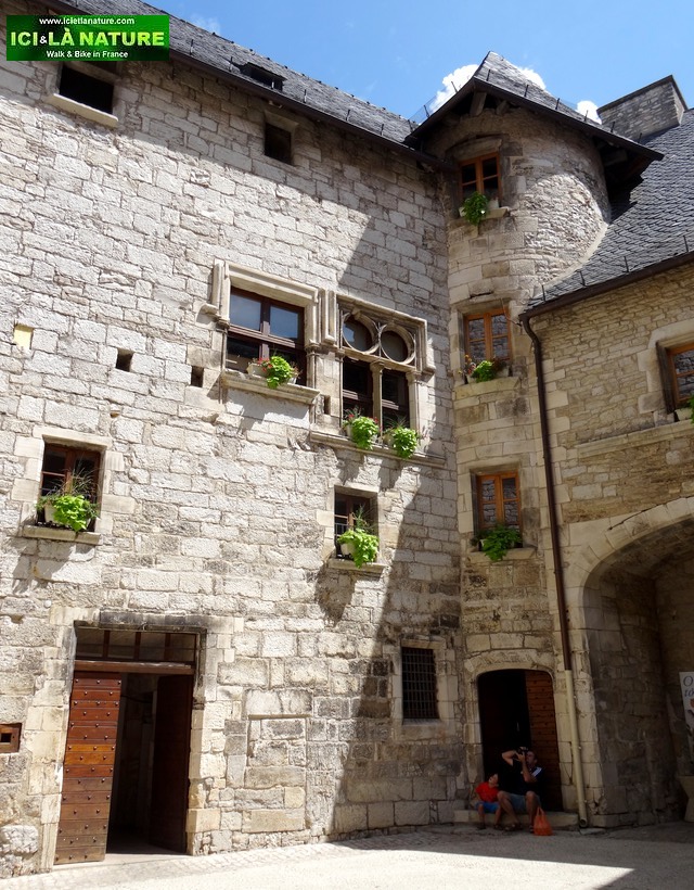 53-dordogne perigord walking holidays