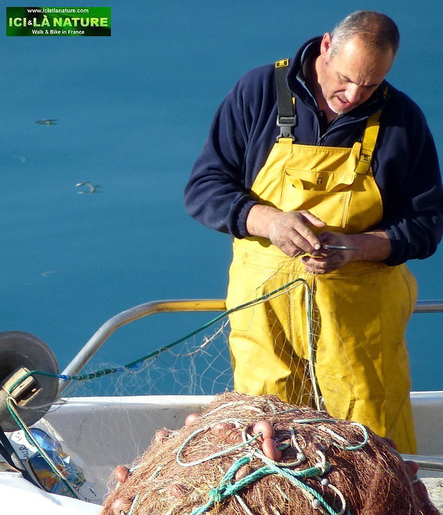 17-walking holidays southern france mediterranean sea