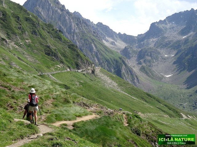 64-WALKING IN THE-mountains-france