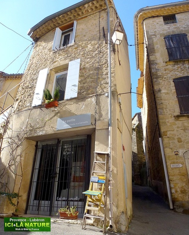 09-cycling holidays in provence lourmarin