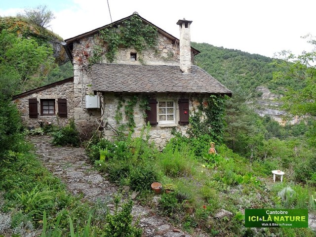 09-mountain house aveyron
