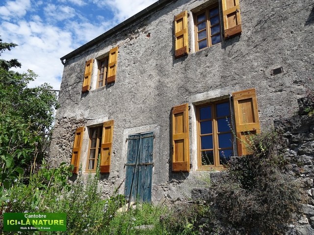 23-maison traditionnelle france cevennes