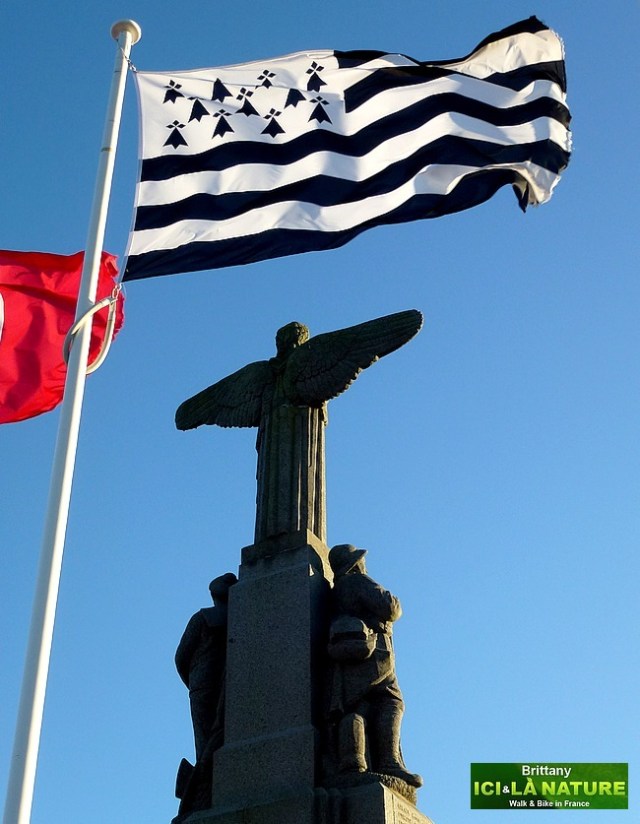 34-selfguided emerald coast path briitany flag