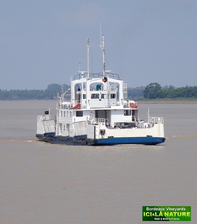 17-ferry boat france garonne