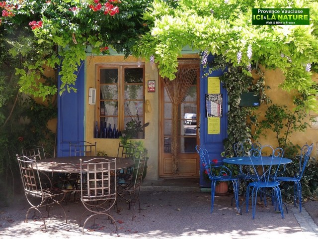 62-terrace café in provence