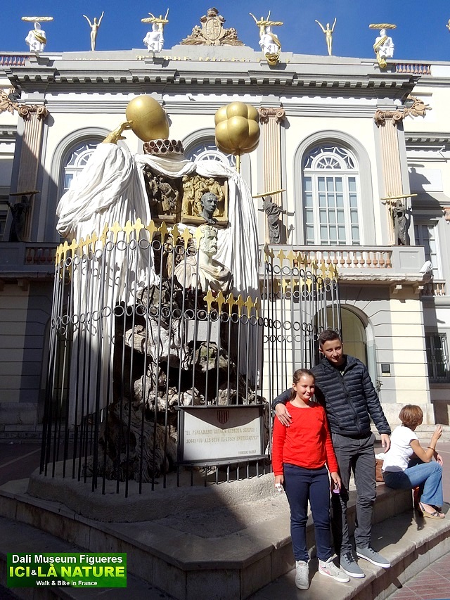 03- facade du musee dali a figueras