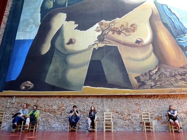 21-hall du musee dali figueras