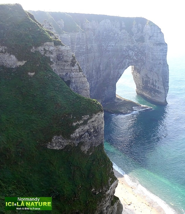 31-walking holidays sea coast france