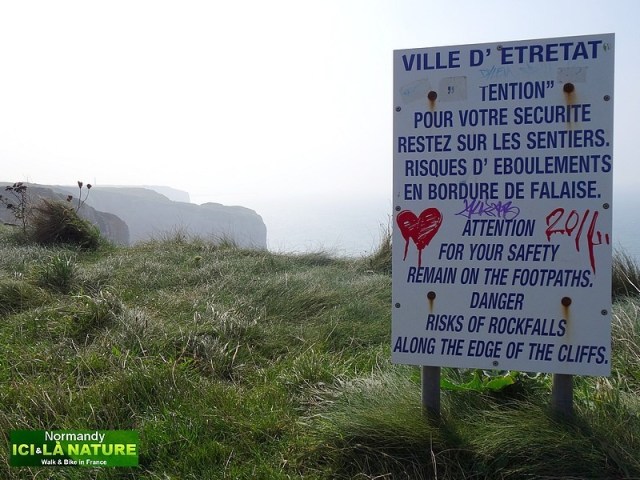 41-footpaths edge of cliffs in france