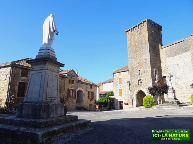 01-walking holidays france castles