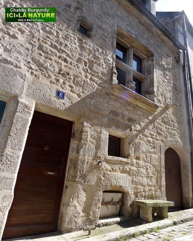 08-old street france chablis