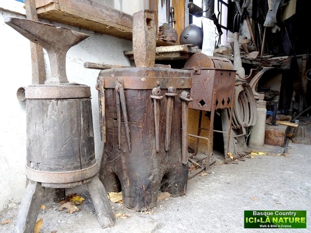 26-quels sont outils de forgeron