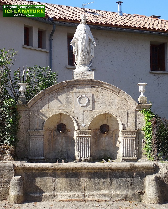 63-Fontaine des templiers