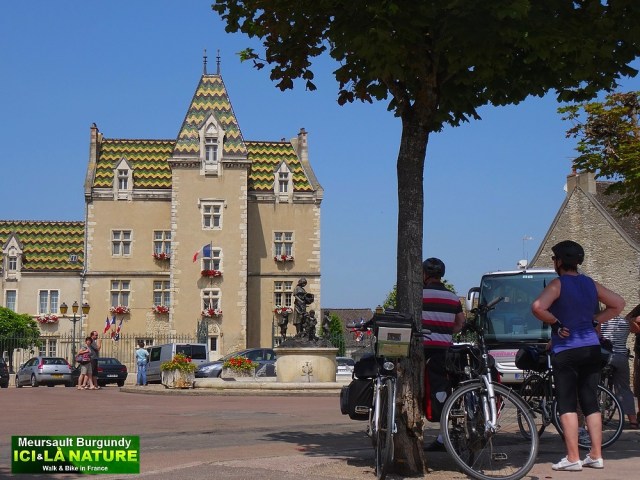 17-bike cycle holidays burgundy