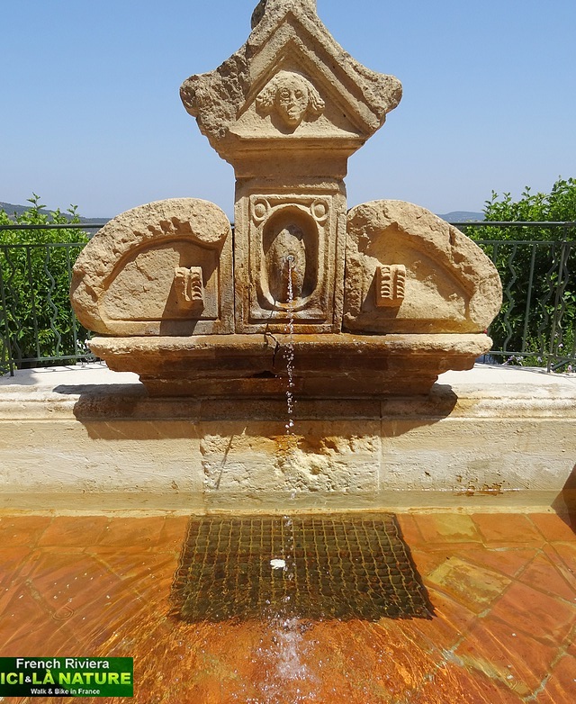 47-fountain provence photo